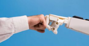 main d'un robot IA